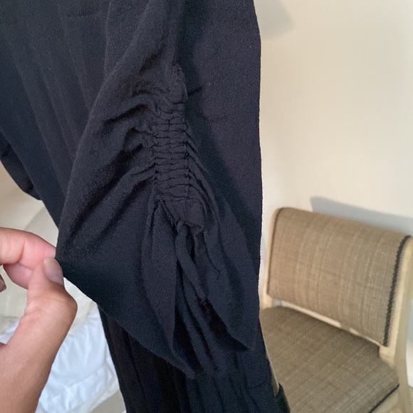 ✨H&M✨ Crêped Dress Size 2 - Picture 7 of 9